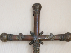 Pont Saint Pierre::Vénération et photos de la croix que Ste. Jeanne a vu avant de mourir. 