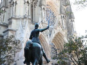 Reims::Enregistrement de la Cathédrale et de la Basilique de Saint-Rémi, où les reliques de saint Rémi sont conservées. 
