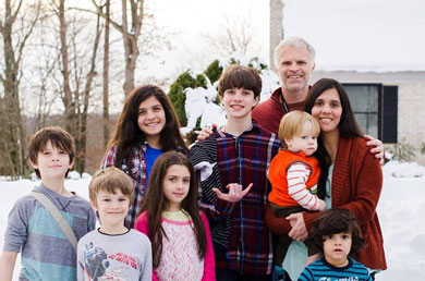6 Brian Shields con su familia