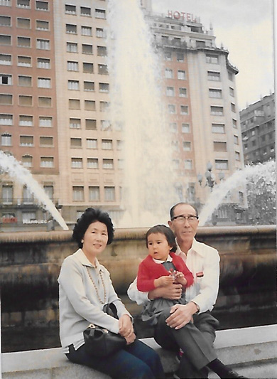 Hna Akiko con los abuelos japoneses